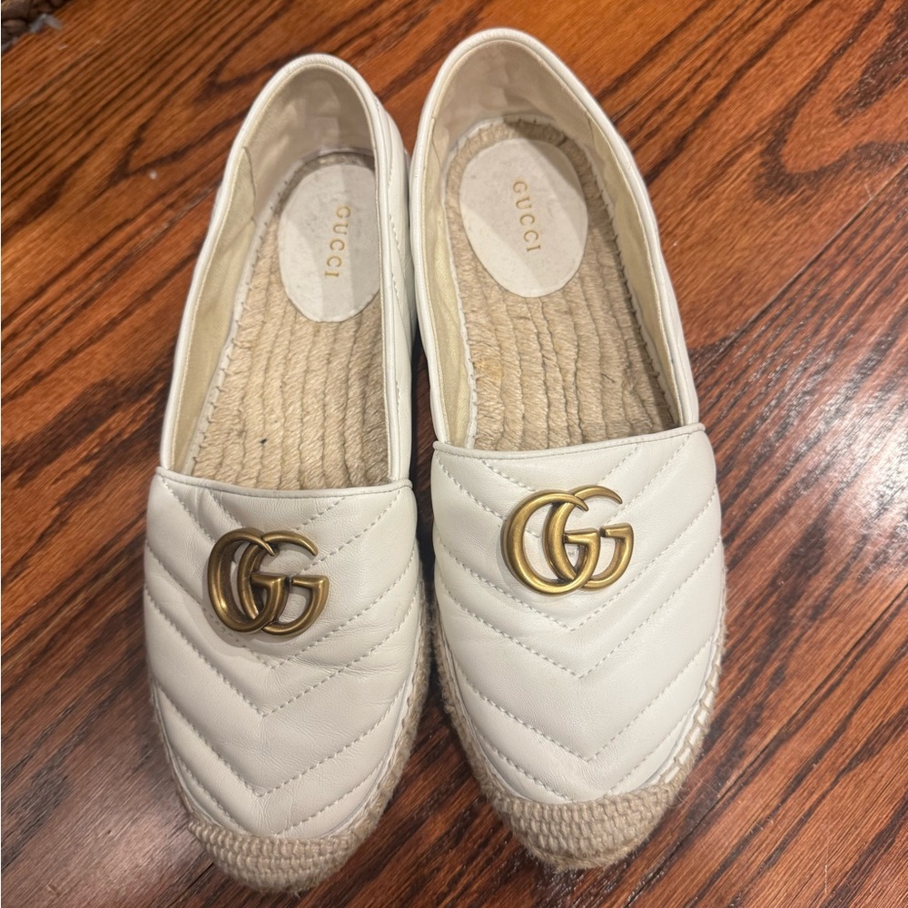 Gucci Women's Cream Espadrilles with Gold Logo